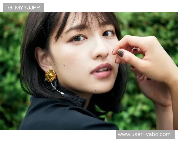 坐老詹身后神秘美女身份揭秘日本性感女星身材惊艳引热议